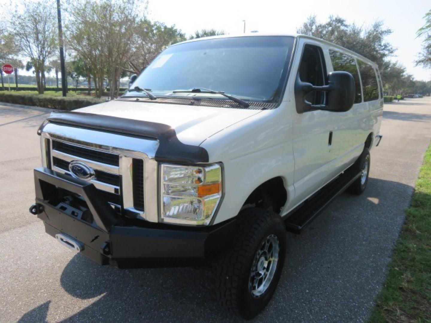 2014 White /GRAY Ford E-Series Wagon XLT (1FBSS3BL6ED) , AUTOMATIC transmission, located at 4301 Oak Circle #19, Boca Raton, FL, 33431, (954) 561-2499, 26.388861, -80.084038 - Photo#26